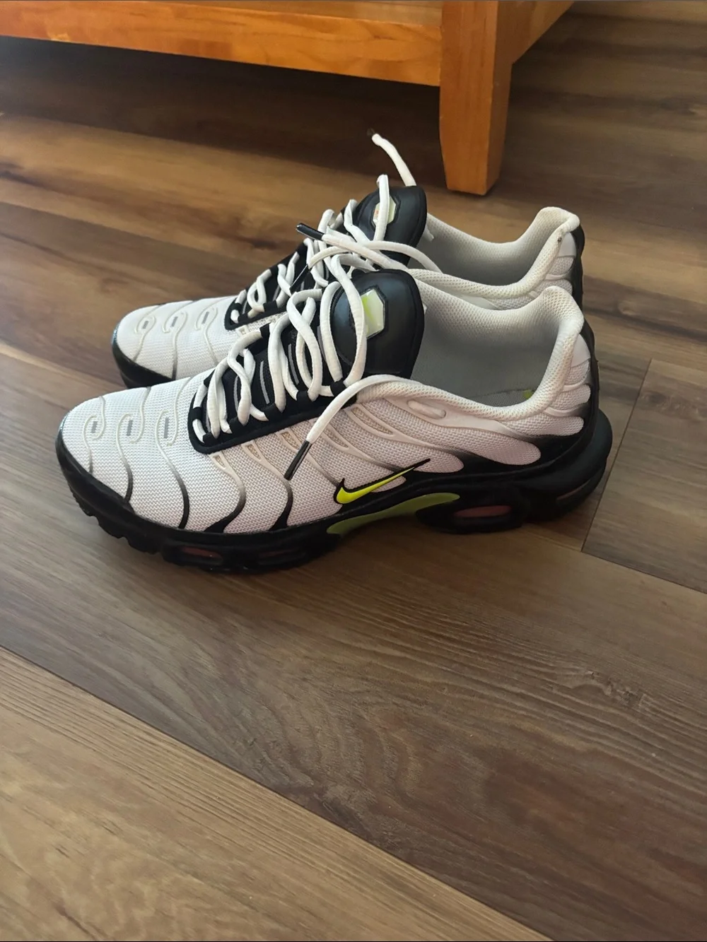 Nike Men's White and Black Athletic Sneakers with Neon Green Swoosh